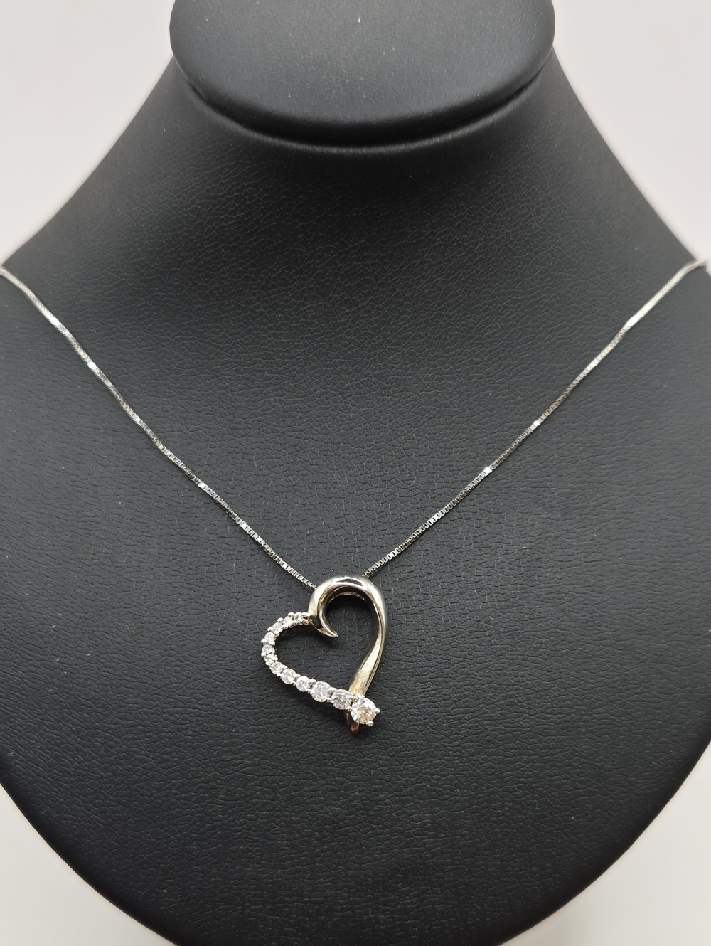 NWT Luxe Silver Heart Necklace with Simulated Diamonds